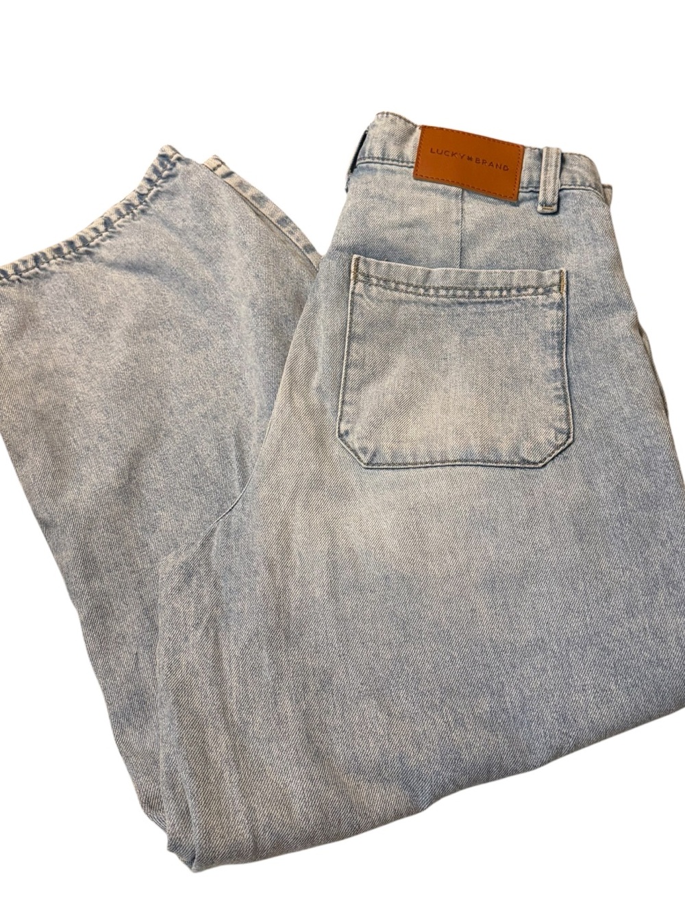 Lucky Brand ~Jeans ~Light Washed Denim ~ Large Pockets ~Normal Wear & Tear ~GUC - Picture 6 of 7